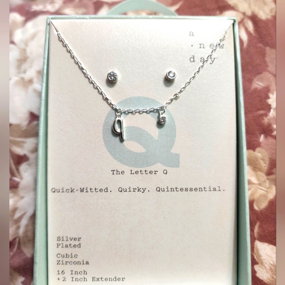 New w/tags Jewelry set Letter " q " & Cubic Zirconia on 16" necklace w/earrings